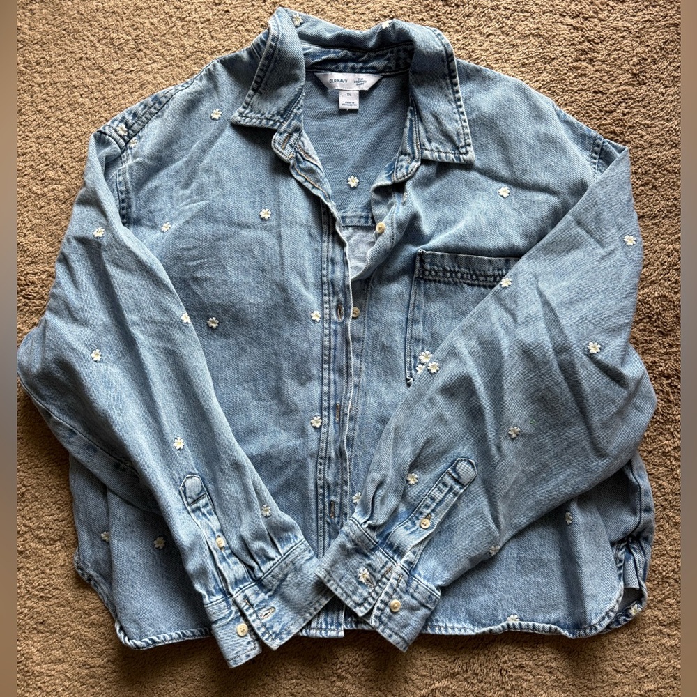 Old Navy Light Blue Denim Cropped Floral Daisy Button Shirt